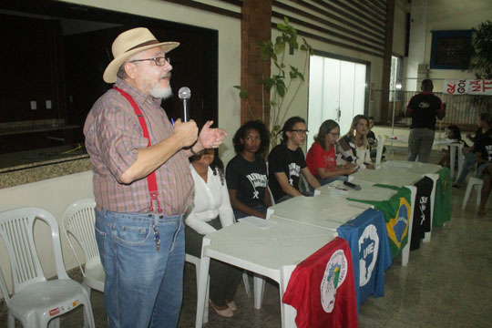 Brumado: Movimento Frente Popular Brasil realiza ato contra o impeachment de Dilma