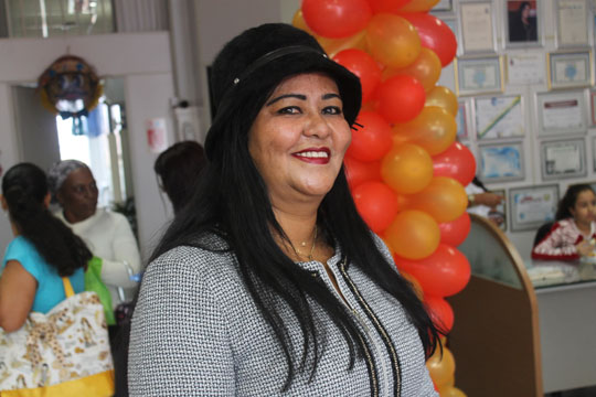 Brumado: Empresária Perinalva Dias celebra aniversário arrecadando alimentos para os carentes