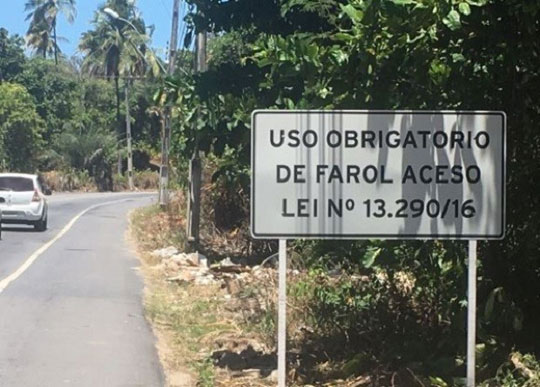 Velocidade e farol desligado lideram multas em 2016