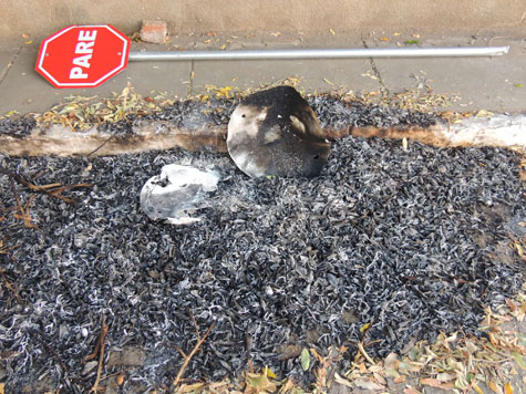 Brumado: Placa de trânsito é queimada