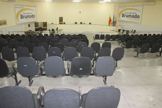Brumado: Vereadores em campanha deixam legislativo sem quórum para sessão
