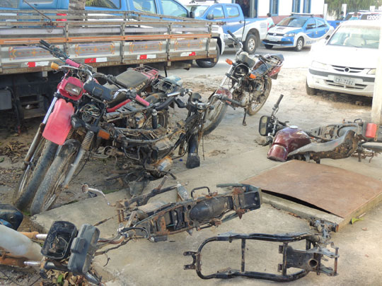 Borracharia de fachada servia como desmanche de moto na zona rural de Brumado