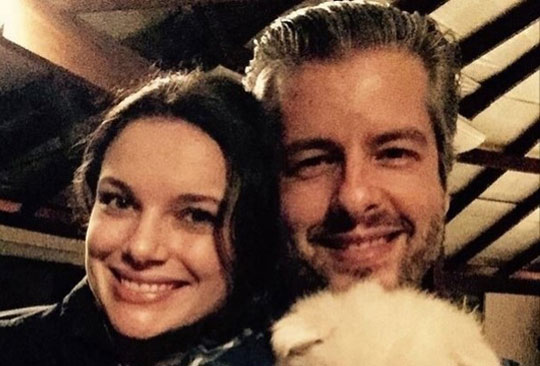 Esposa grávida registra queixa contra cantor Victor por agressão