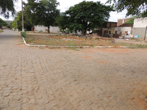 Brumado: Populares cobram construção da Praça Dr. Lauro Farani