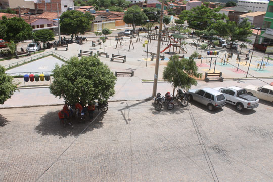 Brumado: SMTT inicia demarcação de vagas de estacionamento na Praça Heráclito Cardoso