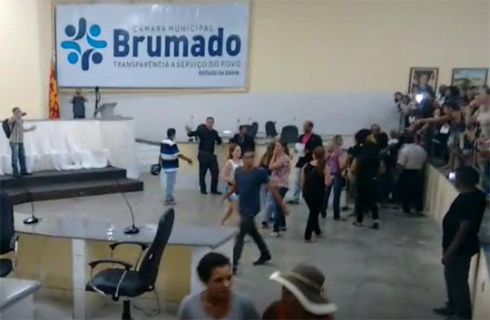 Sessão termina em pancadaria envolvendo Secretário de Agricultura e professor de Brumado