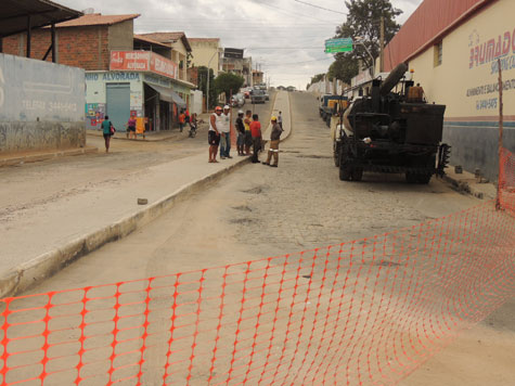 Brumado: Avenida João Paulo I começa a receber recapeamento asfáltico