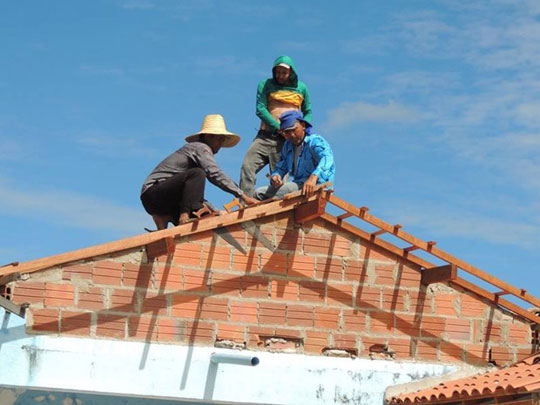 Rio do Antônio: Pais participam de mutirão e ajudam na reforma de escola pública dos filhos