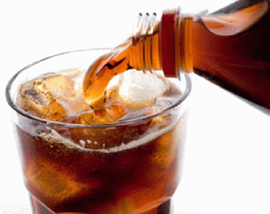 184 mil pessoas morrem todos os anos por causa do consumo de refrigerantes