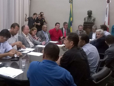 Greve da polícia militar continua na Bahia