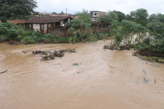 Brumado: Ribeirinhos estão em estado de alerta com a cheia do Rio do Antônio