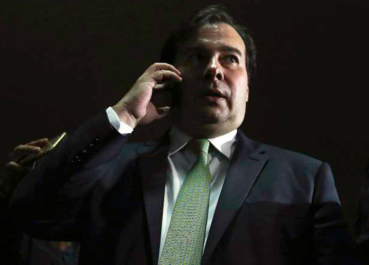 Rodrigo Maia: decisão sobre impeachment 'não pode ser do dia para a noite'