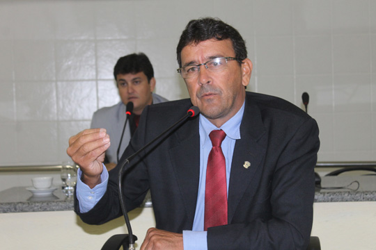 'O ladrão tem que ir pra cadeia', diz vereador ao denunciar supostos roubos no setor de obras da prefeitura de Brumado