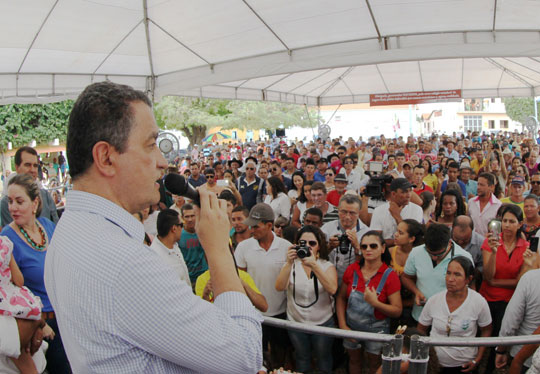 Rui Costa assina ordem de serviço de escolas em Lagoa Real e Rio do Antônio