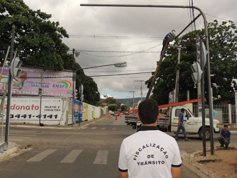 Brumado: Superintendência de Trânsito faz mudanças na sinalização da Avenida Otávio Mangabeira