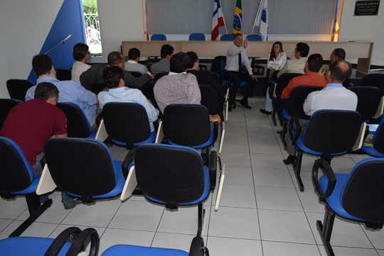 Adpeb debate planos de carreira e diretrizes estratégicas com delegados em Brumado