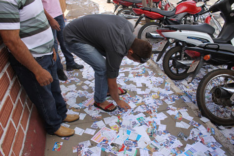 ?A política ficou tão suja que a gente tem que buscar nossos representantes no lixo?, disse eleitor