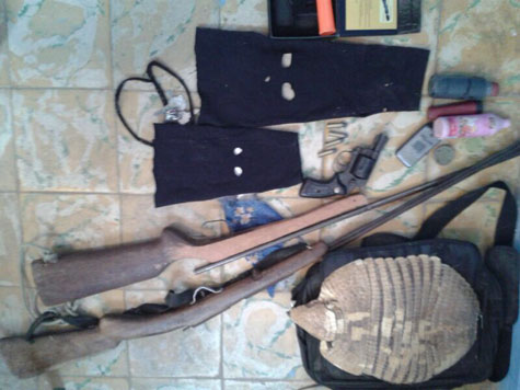 Tanhaçu: Homem é preso com revólver calibre 38 e quatro carros clonados apreendidos