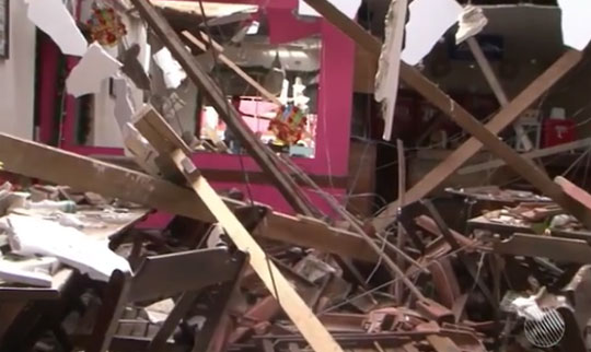 Teto de bar desaba em Vitória da Conquista