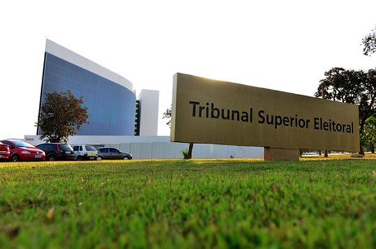 Delatores da Odebrecht levam ao TSE documentos para comprovar versões