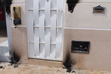 Brumado: Vândalos queimam interfones no Bairro Olhos D?água