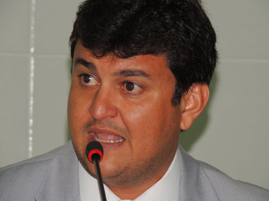 ?Falo como um brumadense nato e não como um cigano que arma a sua tenda de 4 em 4 anos?, diz Castilho Viana