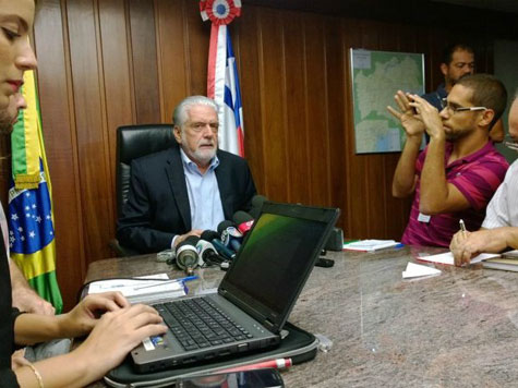 Wagner avalia greve da PM como 'eleitoreira'