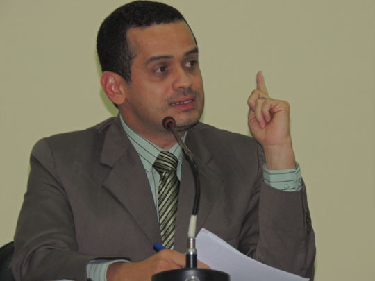 Vereador denuncia Coelba por desligamento abusivo nos finais de semana em Brumado