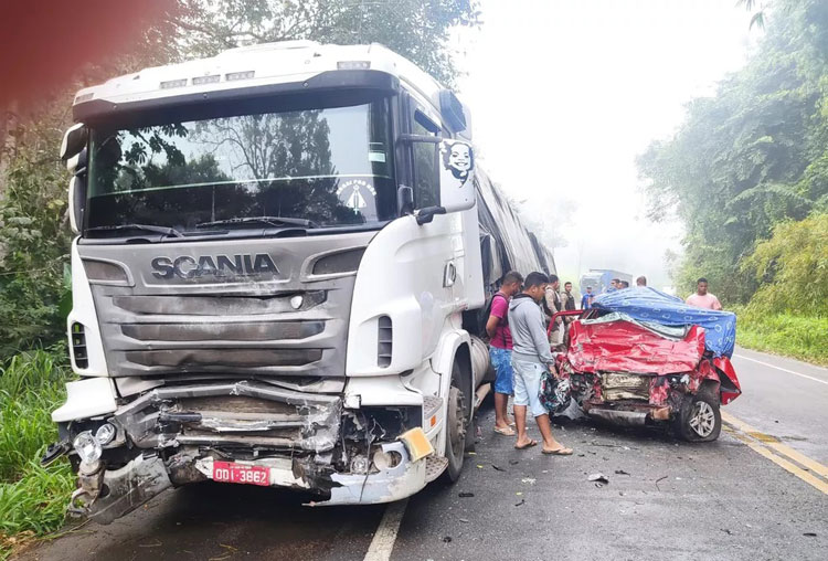 Duas pessoas morrem em acidente na BR-101 em Aurelino Leal