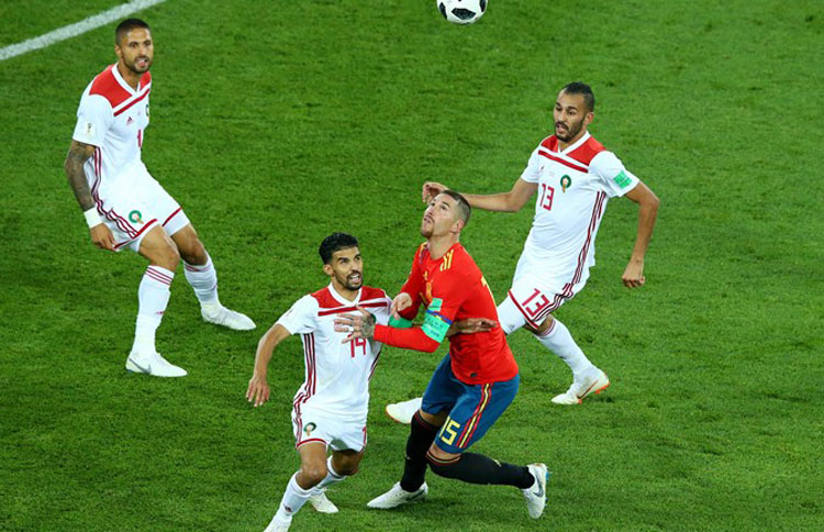 Espanha empata com Marrocos no fim e termina como líder do grupo B