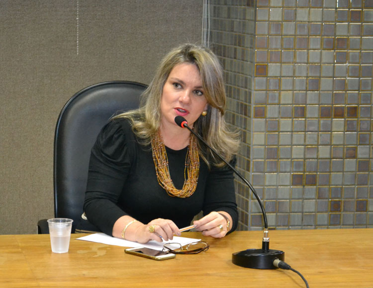Deputada Ivana Bastos na expectativa para a inauguração da Policlínica Regional em Guanambi