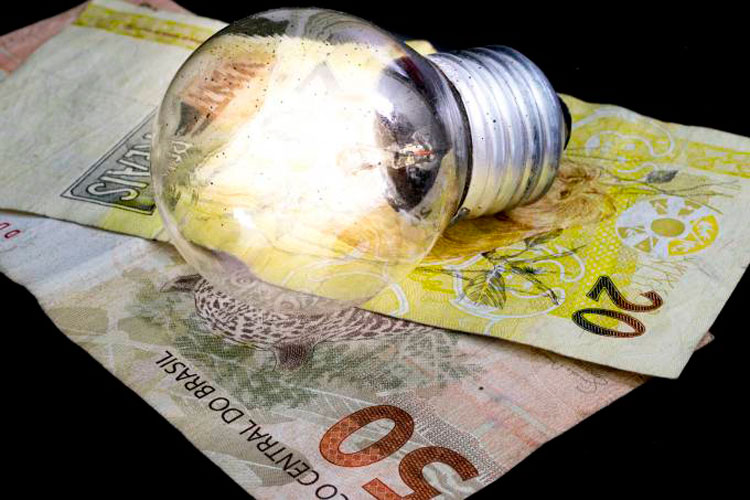 Conta de luz fica mais cara em julho com taxa extra