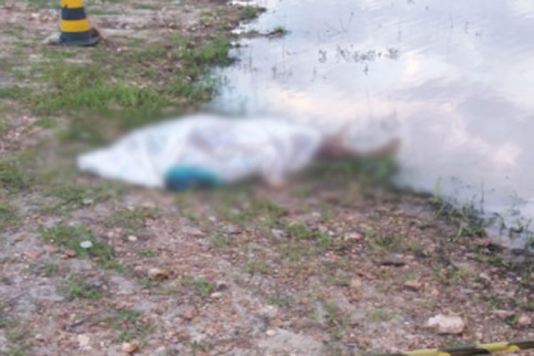 Corpo é retirado do fundo de lagoa na comunidade de Morrinhos em Brumado