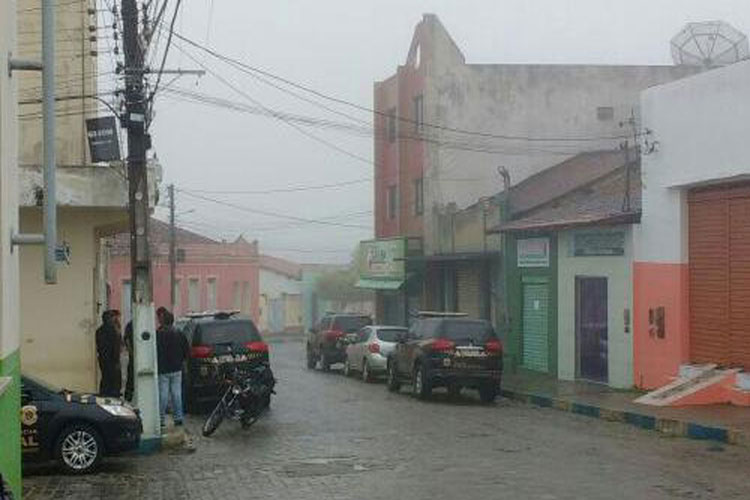 Polícia Federal cumpre mandados de prisão contra fraudes na Previdência na Bahia