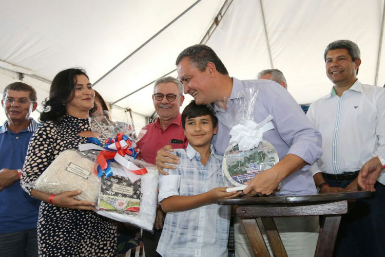 Rui Costa anuncia obra de abastecimento de água e investimentos em Riacho de Santana