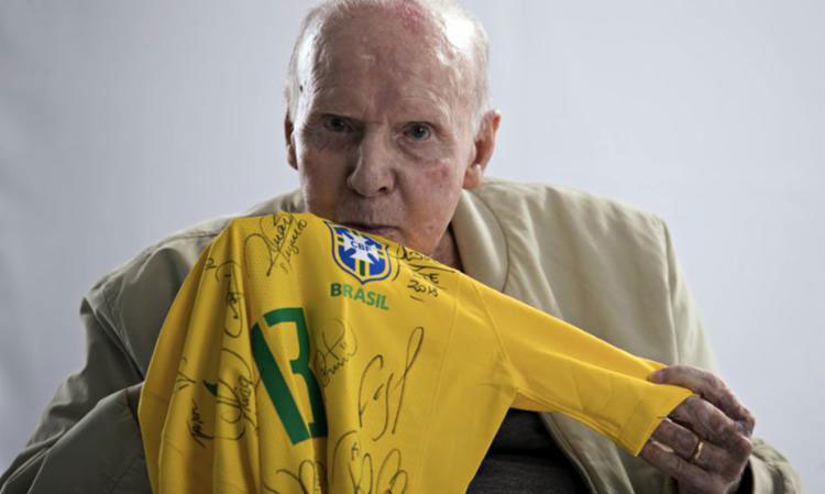 Zagallo completou 90 anos e tem vida narrada em documentário da Fifa