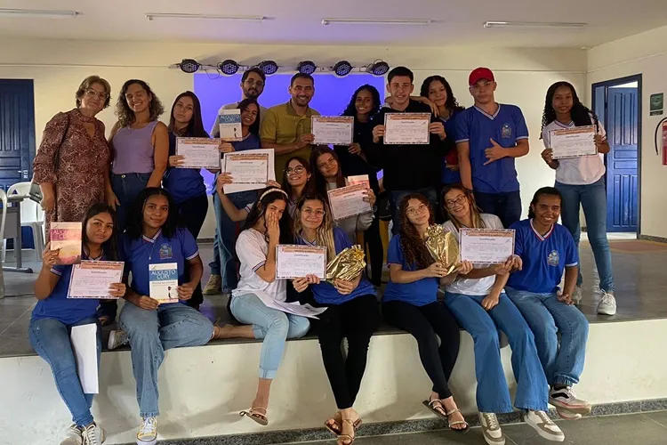 Estudantes quilombolas são premiados em concurso de crônicas em Tanhaçu
