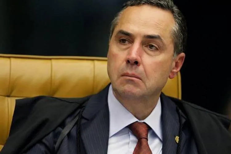 Senadores apresentam pedido de impeachment contra Luís Barroso