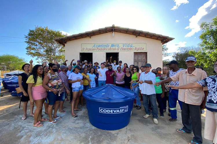 Brumado recebe 300 caixas d'água através de emenda do deputado José Rocha
