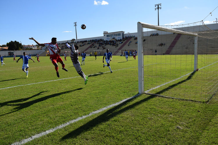 Brumado vence Paratinga no primeiro confronto do mata-mata do intermunicipal de futebol