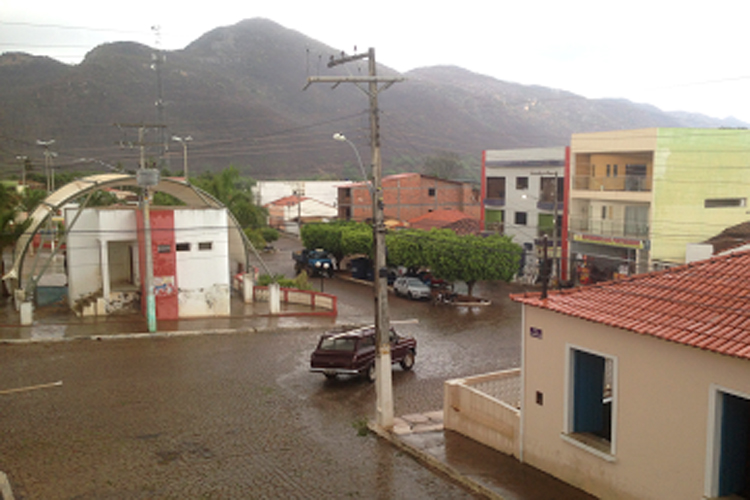 Depois de longo período de seca, volta a chover na cidade de Érico Cardoso
