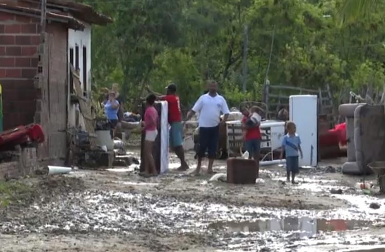 Mais de 70 famílias ficam desalojadas após forte chuva em Itambé