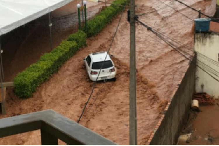 Fortes chuvas causam alagamentos e estragos em Rio de Contas e Caetité