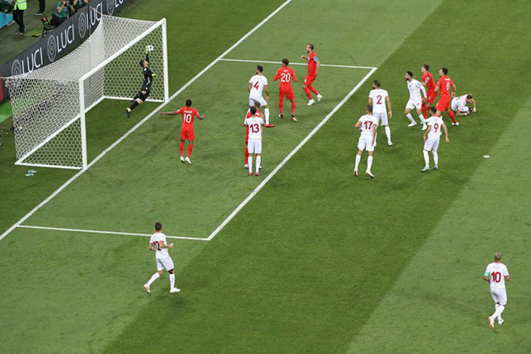 Inglaterra pressiona Tunísia, marca nos acréscimos e vence na estreia por 2 a 1