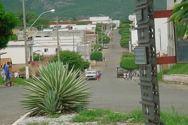 Vereadora pede suspensão dos pagamentos das contas de água dos moradores de Paramirim