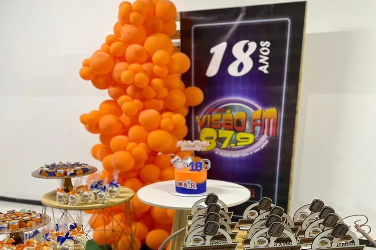 Rádio Visão FM comemora 18 anos em Palmas de Monte Alto