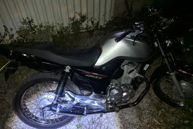 Maetinga: Polícia Militar apreende motocicleta que trafegava em alta velocidade