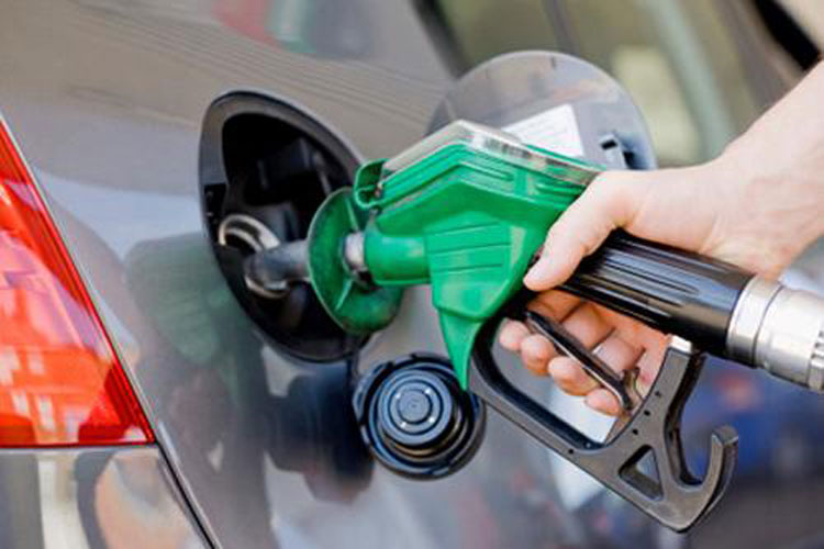 Governo estuda redução de tributos e preços de combustíveis podem cair