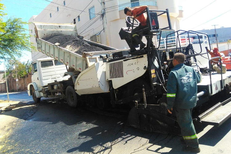 Brumado: Após anos tapando buracos, moradores do Esconso comemoram recapeamento na avenida principal