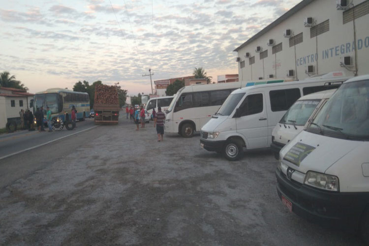 Contra lei do governo Jair Bolsonaro, motoristas do transporte alternativo protestam em Brumado